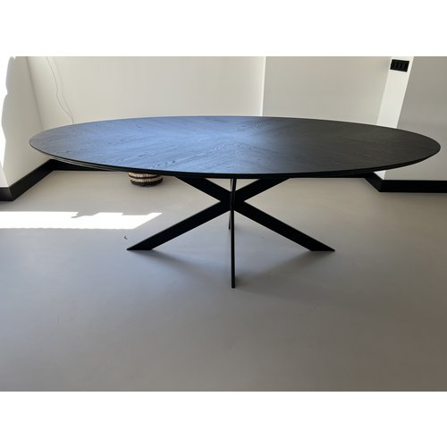 Visgraat eettafel Junau | Ovaal | Zwart