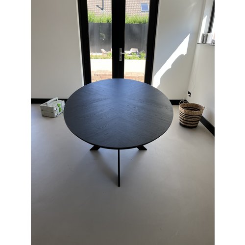 Visgraat eettafel Junau | Ovaal | Zwart