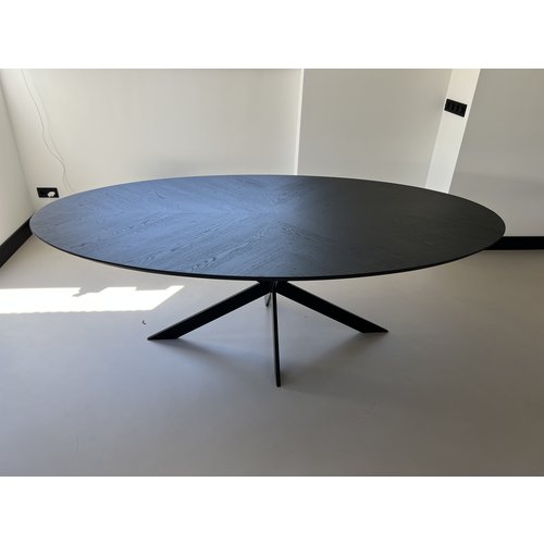 Visgraat eettafel Junau | Ovaal | Zwart