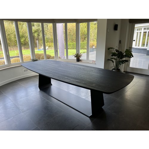 Zwarte deens ovale tafel