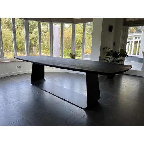 Zwarte deens ovale tafel