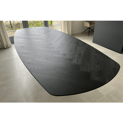 Visgraat eettafel Rimon | Deens ovaal | Zwart