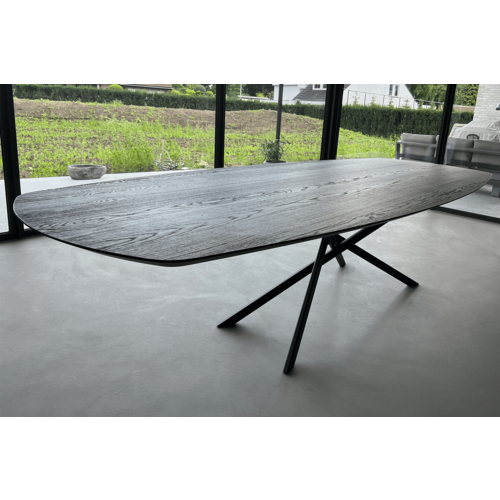 Solan | Deens ovale tafel zwart met mikado tafelpoot Solan | Deens ovale tafel zwart met mikado tafelpoot