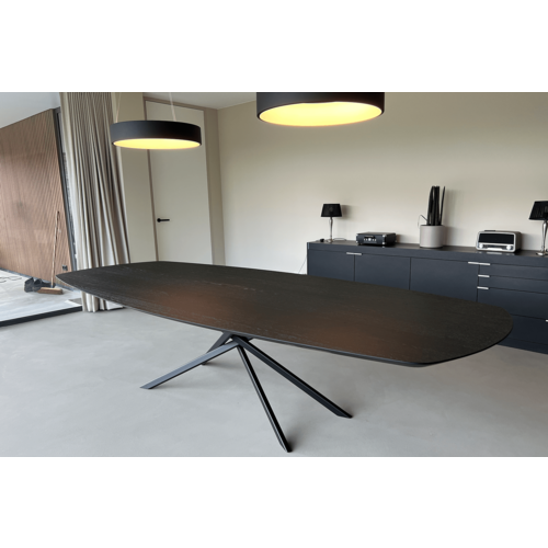 Solan | Deens ovale tafel zwart met mikado tafelpoot Solan | Deens ovale tafel zwart met mikado tafelpoot