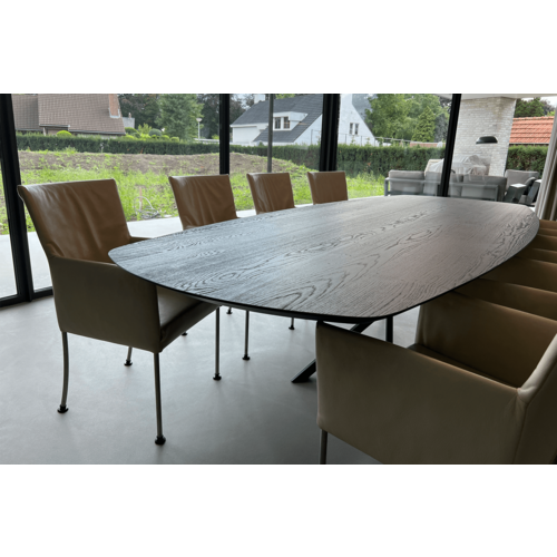 Solan | Deens ovale tafel zwart met mikado tafelpoot Solan | Deens ovale tafel zwart met mikado tafelpoot