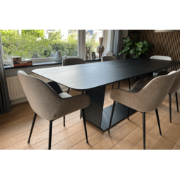 Skylar | Elegante zwarte eettafel