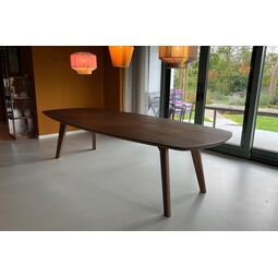 Navar | Deens ovaal in walnootkleur
