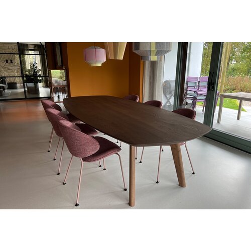Deens ovale eettafel van Frans eiken in walnootkleur
