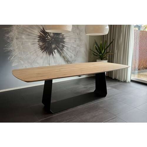 Deens ovale eettafel met stijlvolle zwarte U-Poot