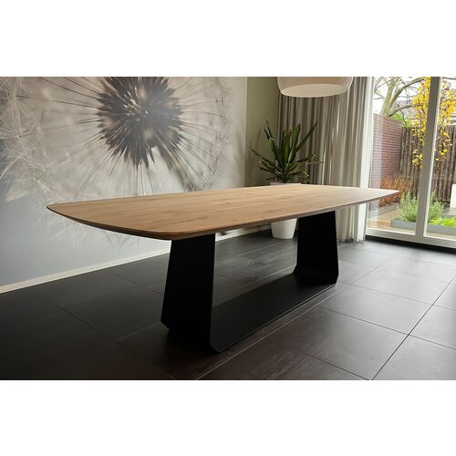 Deens ovale eettafel met stijlvolle zwarte U-Poot