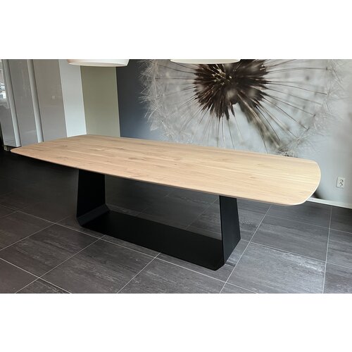 Deens ovale eettafel met stijlvolle zwarte U-Poot
