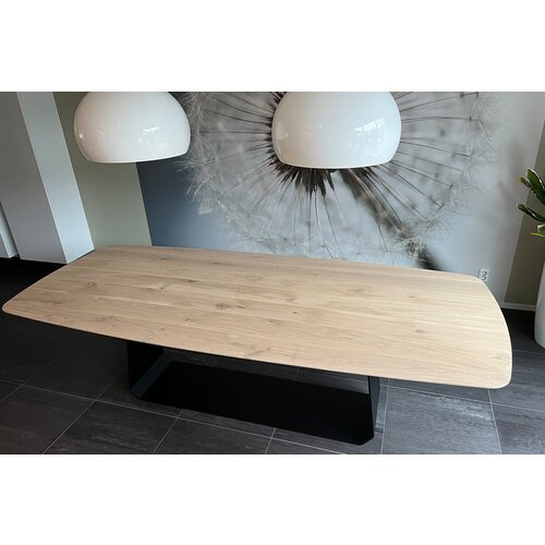 Deens ovale eettafel met stijlvolle zwarte U-Poot