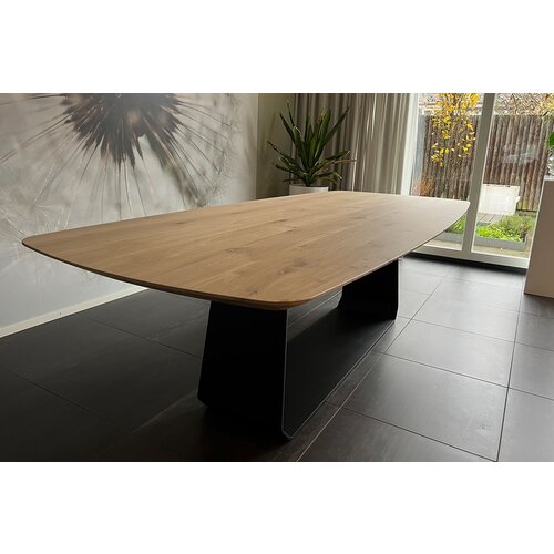 Deens ovale eettafel met stijlvolle zwarte U-Poot