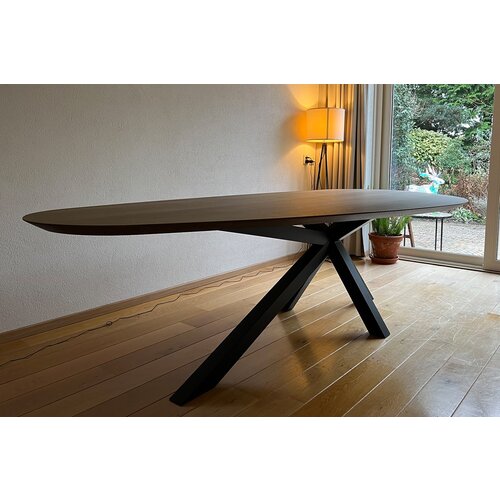 Eettafel Mylo | Druppelvorm | Donker eiken