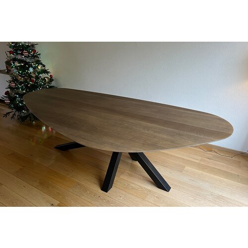 Eettafel Mylo | Druppelvorm | Donker eiken