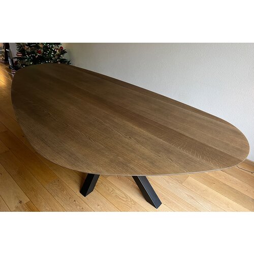 Eettafel Mylo | Druppelvorm | Donker eiken