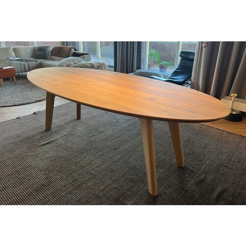 Frans eiken eettafel met tapse poten