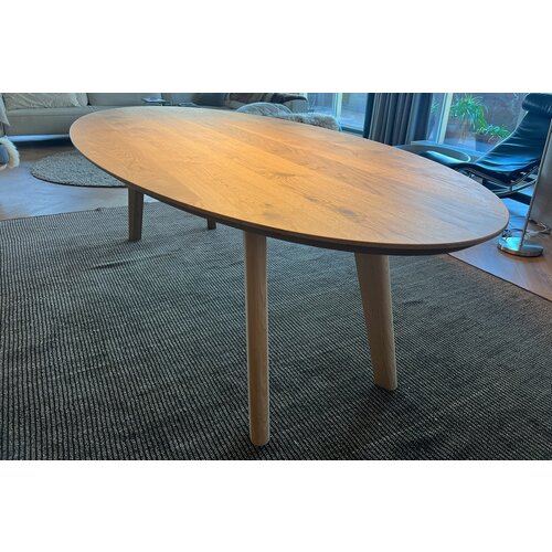 Frans eiken eettafel met tapse poten