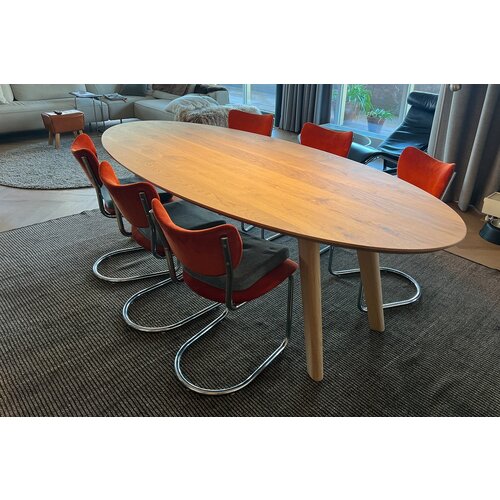 Frans eiken eettafel met tapse poten