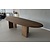 Kiezelvormige tafel met asymmetrische poten