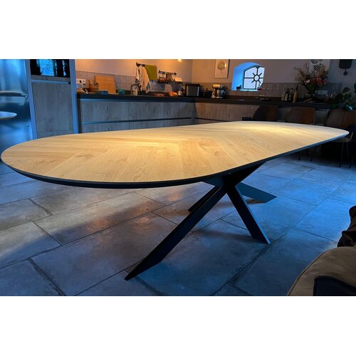 Visgraat eettafel Arvea | Plat ovaal | Licht eiken