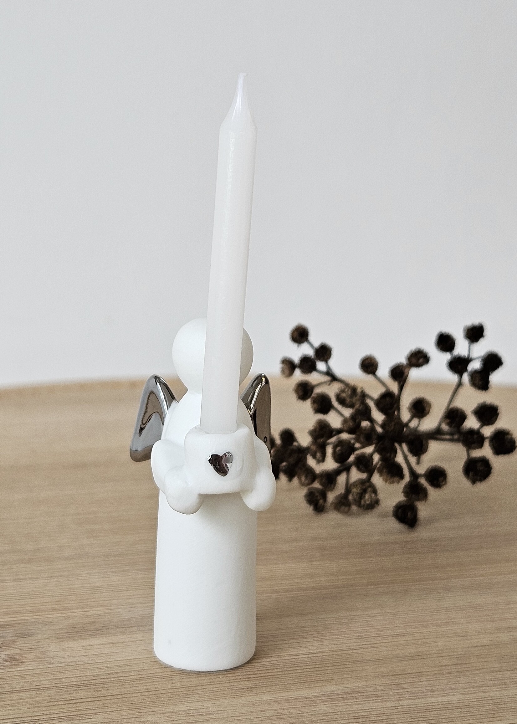 Minikandelaar beschermengel met zilverkleurige details (wit porselein)