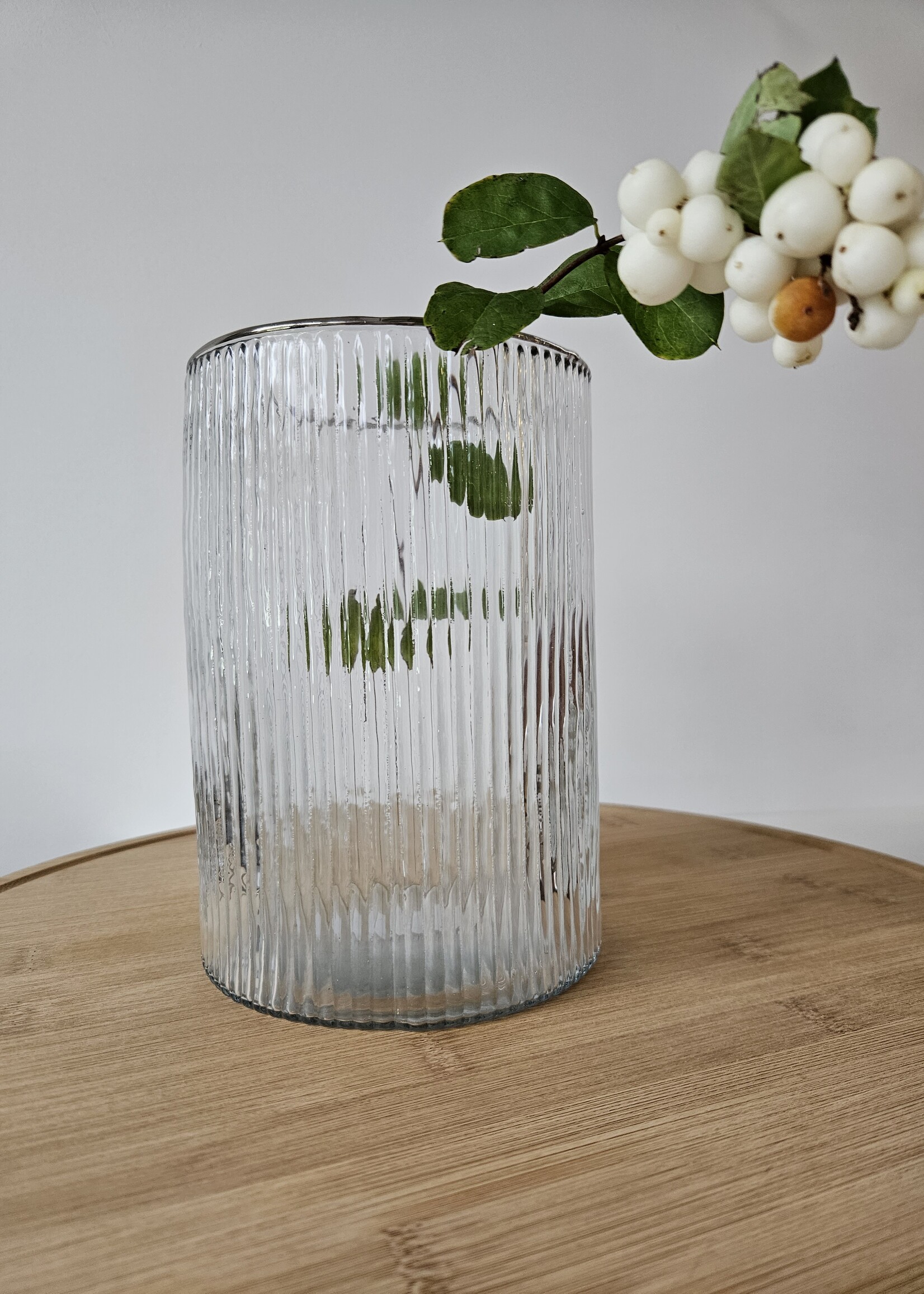 Glazen vaas met strepen, zilverkleurig detail