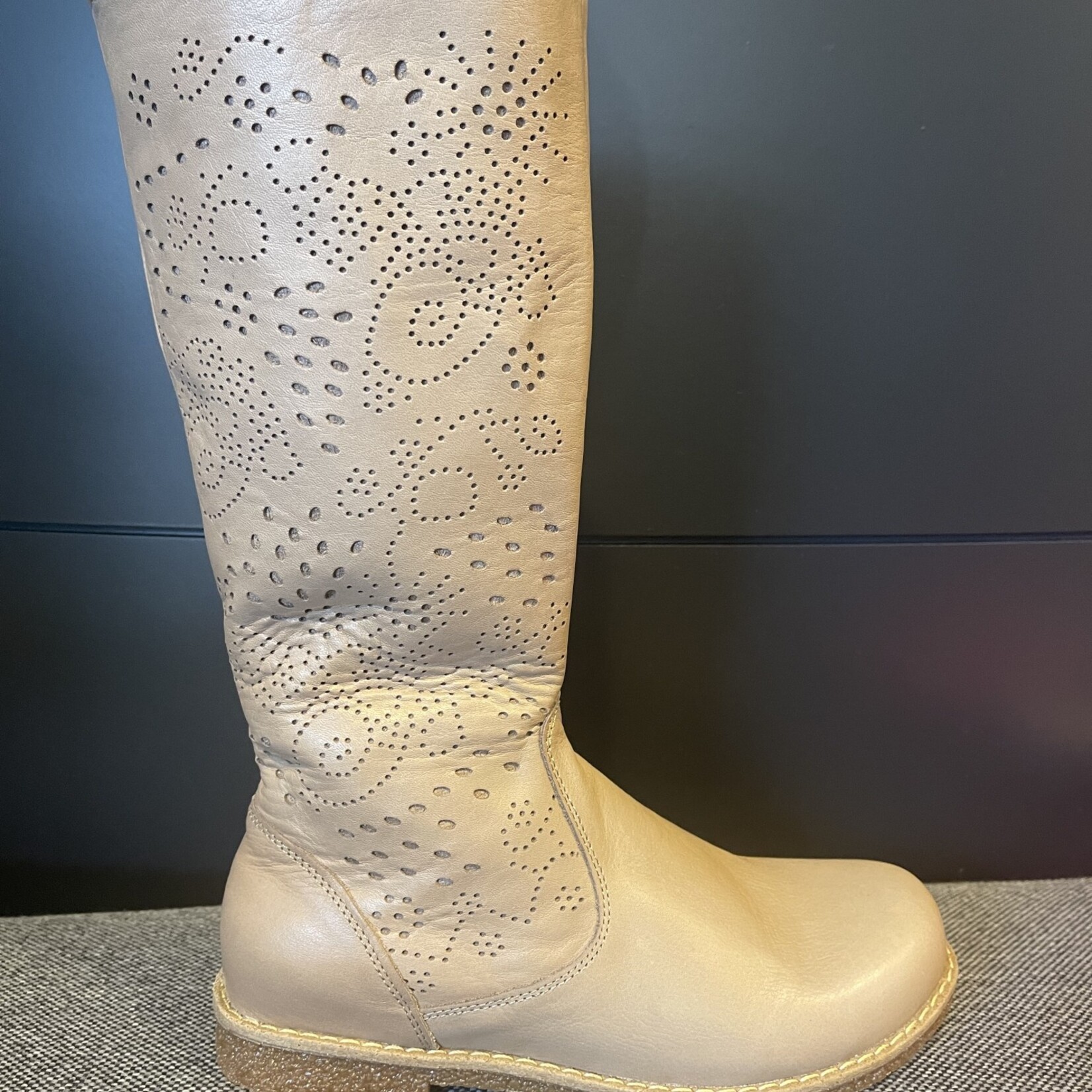 Andrea Conti Laars steek