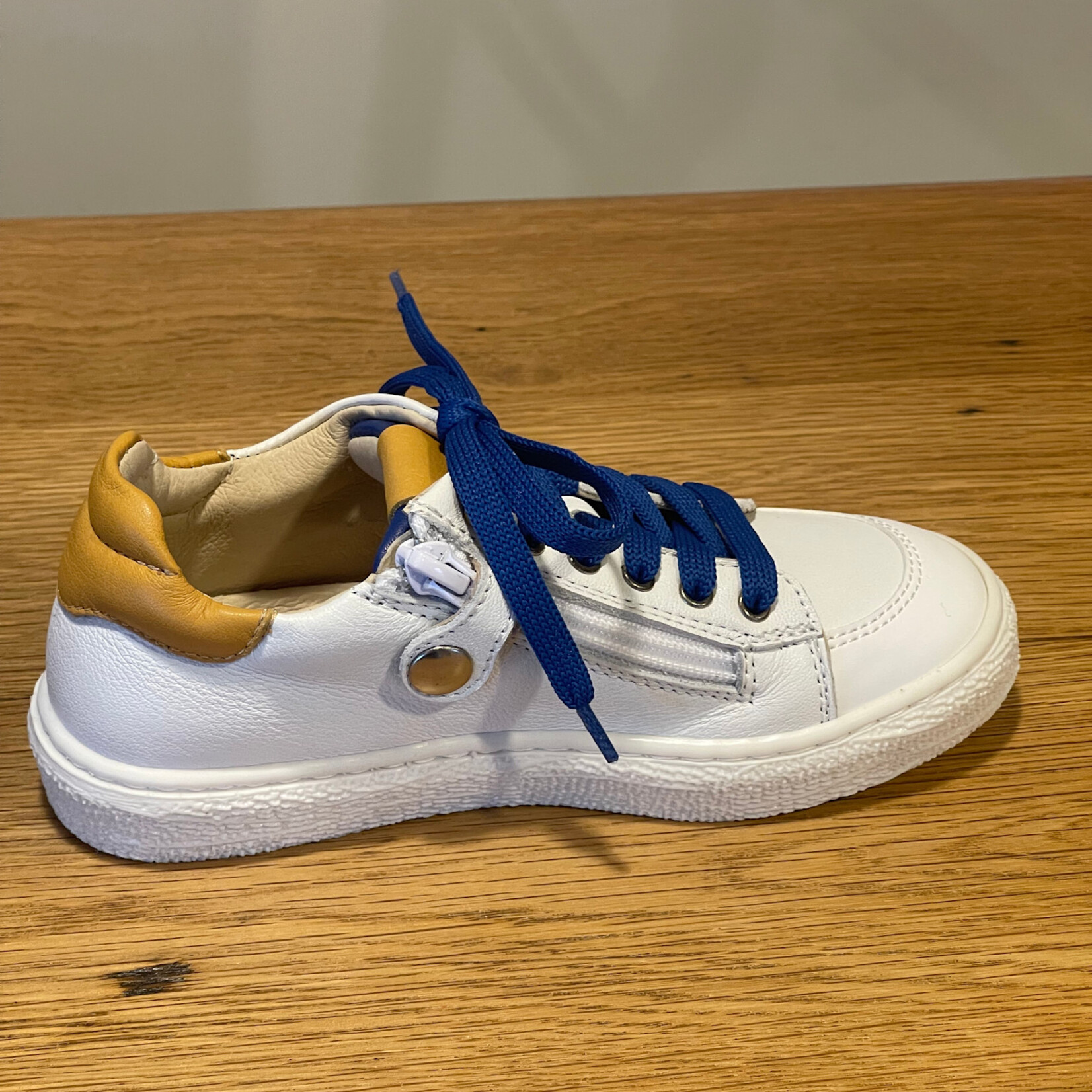 Wit + blauwe veters