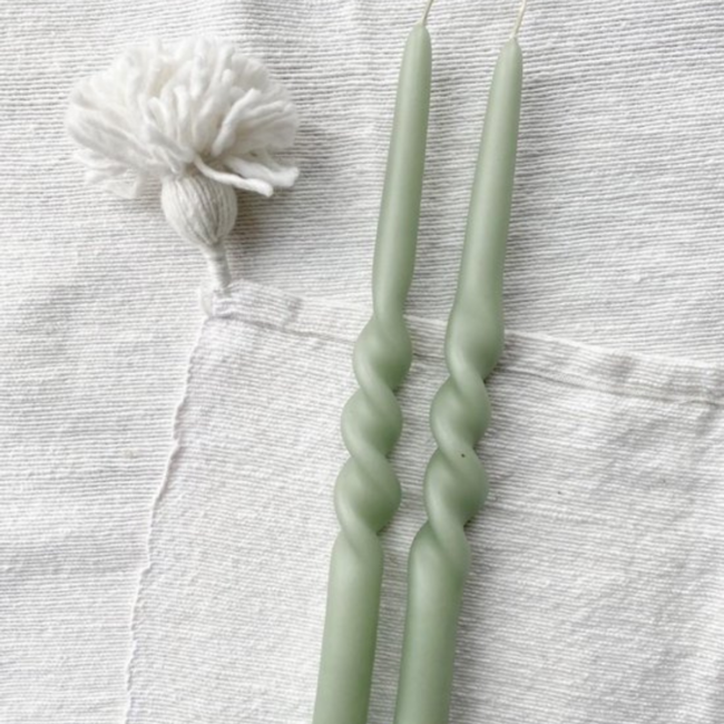 Dinercandle twist Dsty Green Ø2,1x29cm S/2
