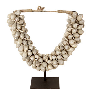Schelpenketting op voet 19x7x29 cm