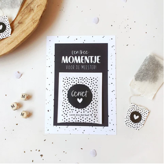 Ansichtkaart + Theezakje, Theemoment voor de Meester