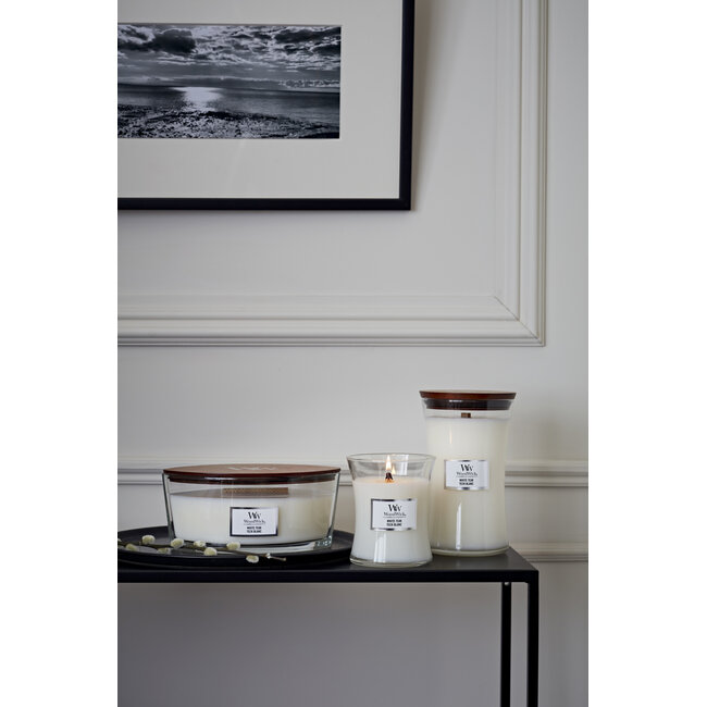 Woodwick White Teak Medium WoodWick Candle 60h.