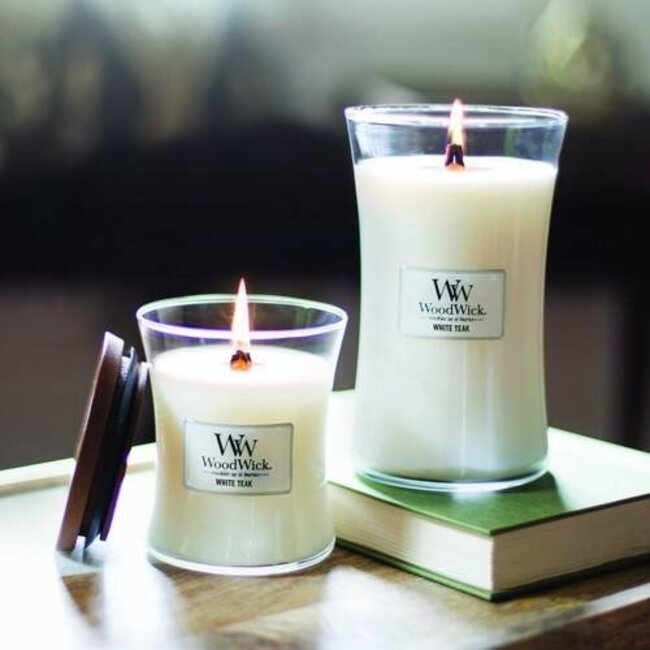 Woodwick White Teak Medium WoodWick Candle 60h.