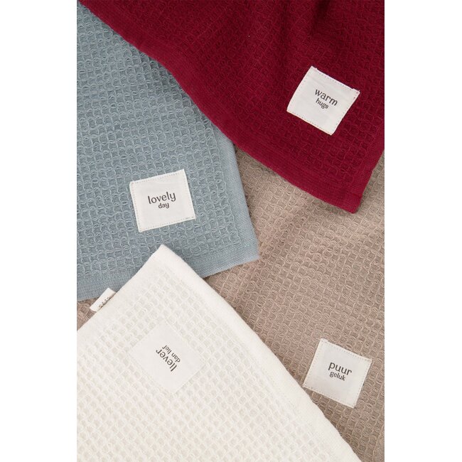 Zusss Gastendoekje warm hugs donkerrood