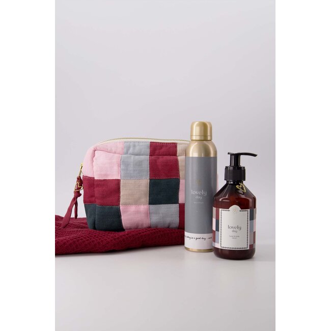 Zusss Gastendoekje warm hugs donkerrood