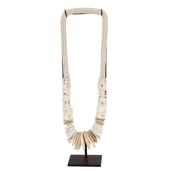 Schelpenketting op voet 14x7x45 cm