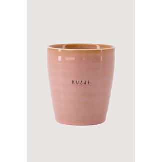 Zusss Koffiemok kusje donkerroze Zusss Koffiemok kusje donkerroze