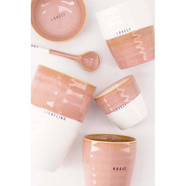 Zusss Koffiemok lovely wit / donkerroze