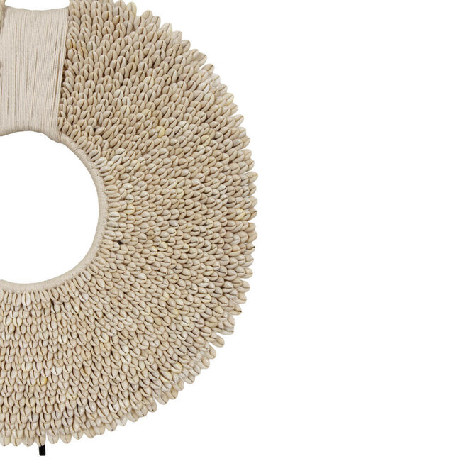 Schelpenketting op voet