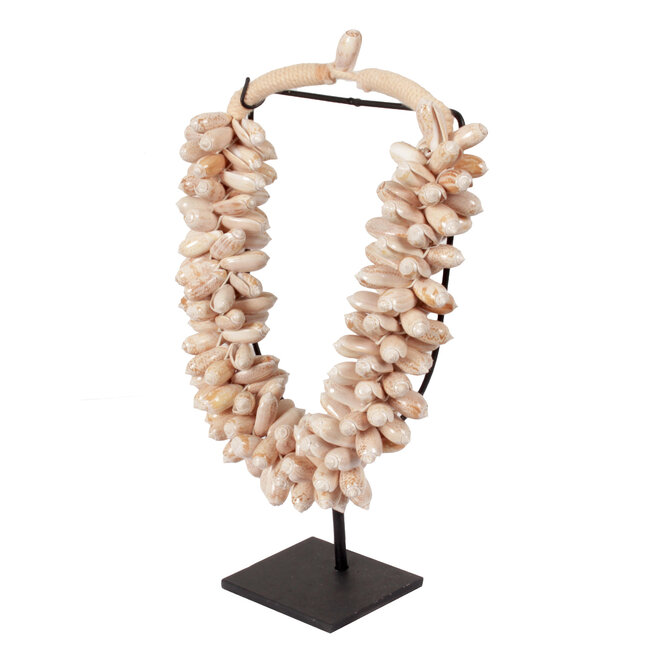 Schelpenketting op voet 25x7x27cm