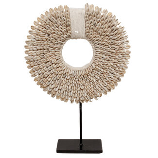 Schelpenketting op voet 25x7x28 cm