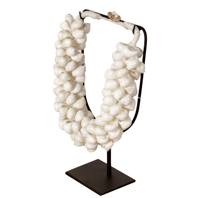 Pole to Pole Schelpenketting op voet 19x7x29 cm