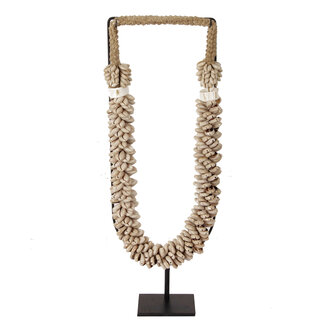 Pole to Pole Schelpenketting op voet 9,5x8,5x50 cm Pole to Pole Schelpenketting op voet 9,5x8,5x50 cm