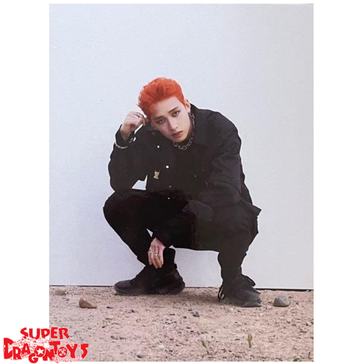 STRAY KIDS - "NOEASY" [MINI PHOTOBOOK + RANDOM  CARD]