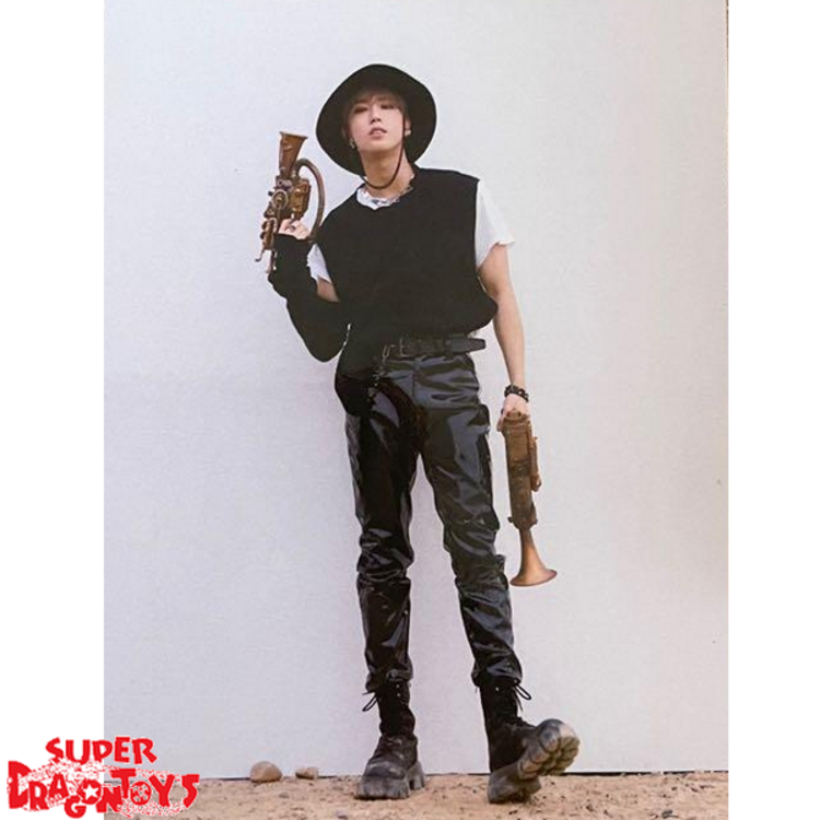 STRAY KIDS - "NOEASY" [MINI PHOTOBOOK + RANDOM  CARD]