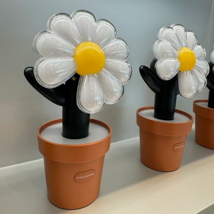 G-DRAGON (지드래곤) - OFFICIAL LIGHT STICK CRADLE