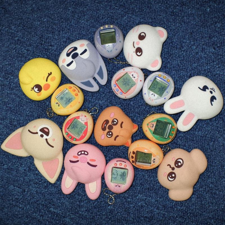 STRAY KIDS (스트레이 키즈) - SKZOO [TAMAGOTCHI & CASE SET] - OFFICIAL MD