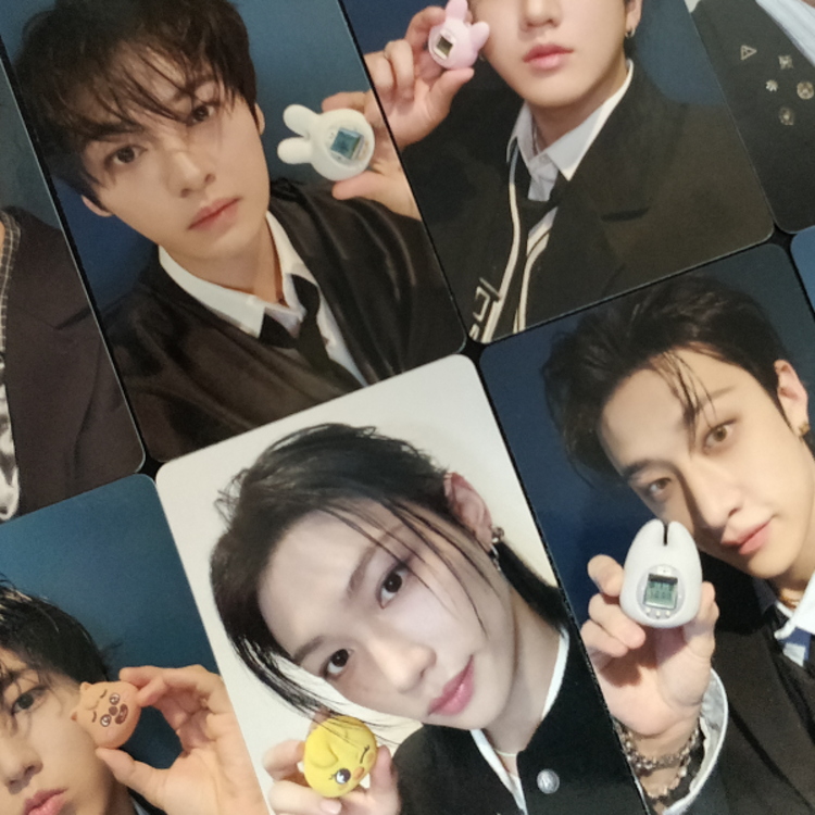 STRAY KIDS (스트레이 키즈) - OFFICIAL [SKZOO TAMAGOTCHI] POB PHOTOCARD