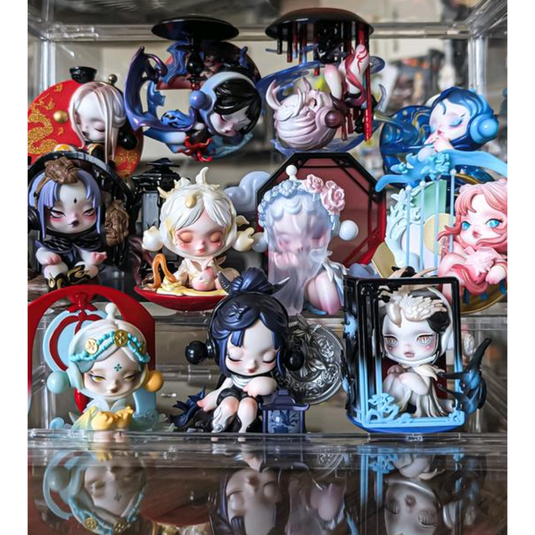 POP MART POP MART - SKULLPANDA  [THE MIRAGE SERIES] - BLINDBOX MINI FIGURE